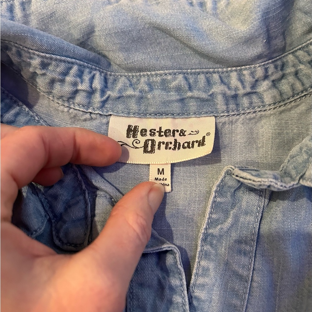 Hester & Orchard Chambray Button Down Shirt Medium Frayed Hem Lightweight Denim - Picture 4 of 5